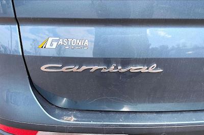Used 2022 Kia Carnival - photo 1