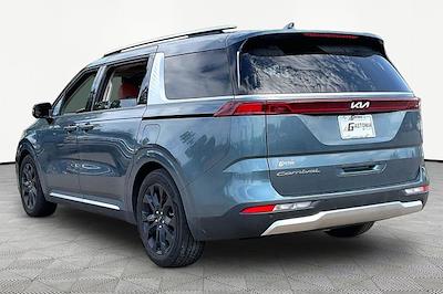 Used 2022 Kia Carnival - photo 1