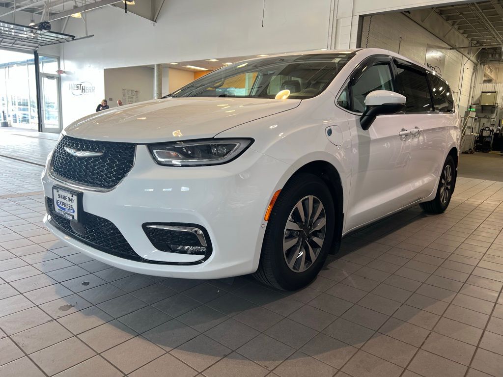 Used 2023 Chrysler Pacifica - photo 7