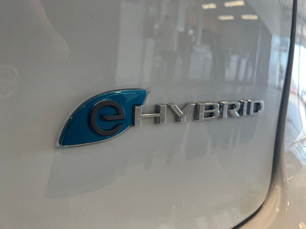 Used 2023 Chrysler Pacifica - photo 9