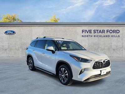 Used 2023 Toyota Highlander XLE for sale #SLB32404B - photo 1