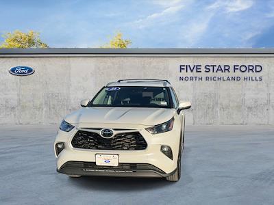 Used 2023 Toyota Highlander XLE for sale #SLB32404B - photo 2