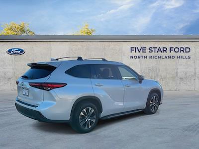 Used 2023 Toyota Highlander XLE for sale #SLB32404B - photo 2