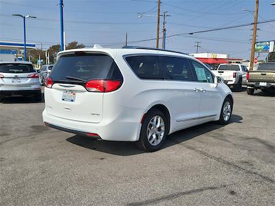 2020 Chrysler Pacifica FWD Minivan for sale #P11826 - photo 2