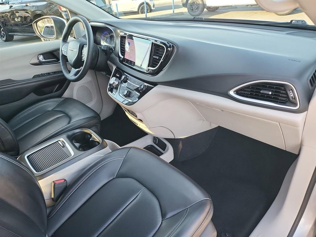 Used 2023 Chrysler Pacifica - photo 28