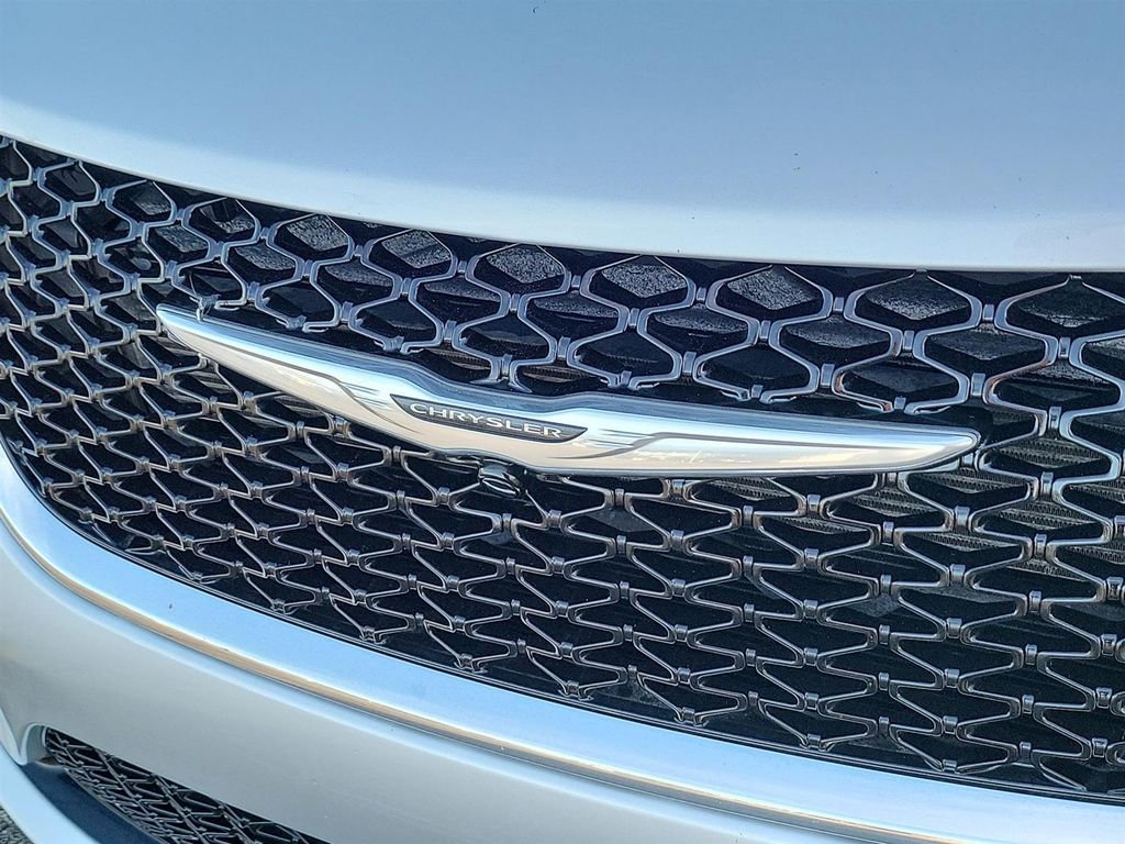 Used 2023 Chrysler Pacifica - photo 30