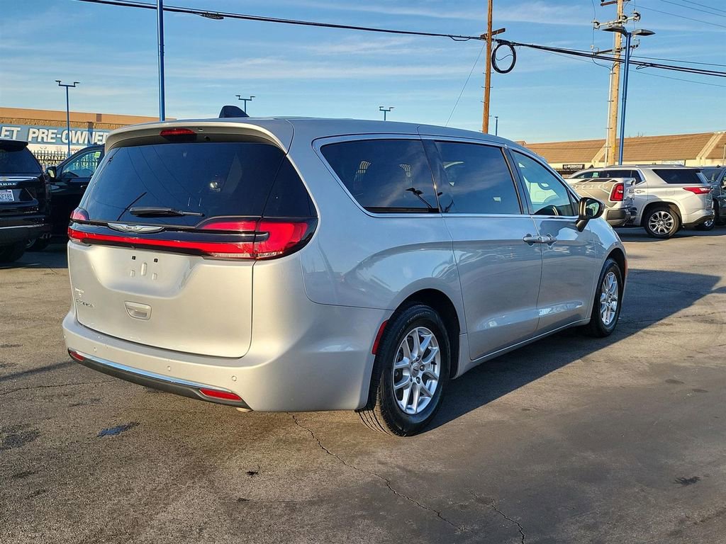 Used 2023 Chrysler Pacifica - photo 7