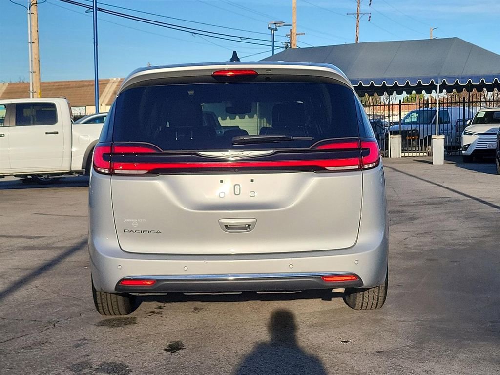 Used 2023 Chrysler Pacifica - photo 8