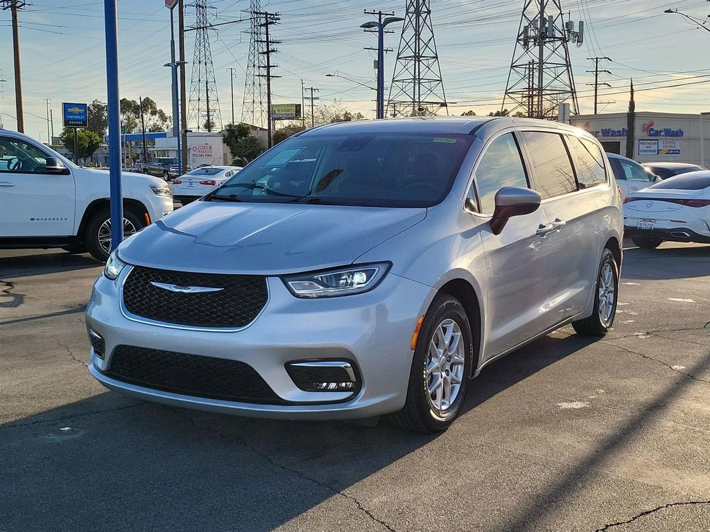 Used 2023 Chrysler Pacifica - photo 1
