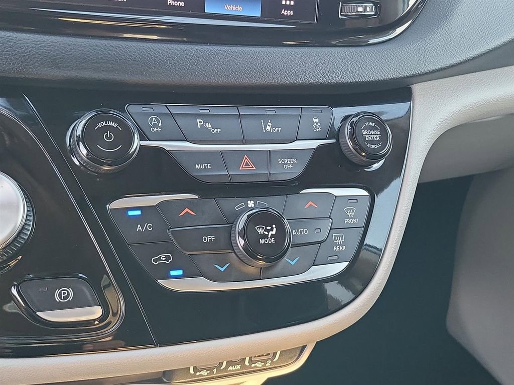 Used 2023 Chrysler Pacifica - photo 34