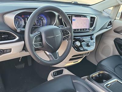 Used 2023 Chrysler Pacifica - photo 1