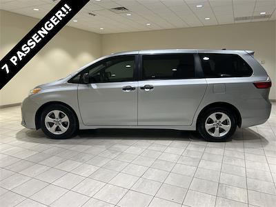 Used 2020 Toyota Sienna - photo 1