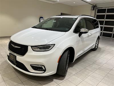 Used 2023 Chrysler Pacifica Limited Minivan for sale #55300 - photo 1