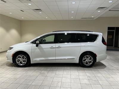 Used 2023 Chrysler Pacifica Limited Minivan for sale #55300 - photo 2