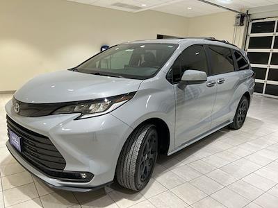 Used 2025 Toyota Sienna - photo 1