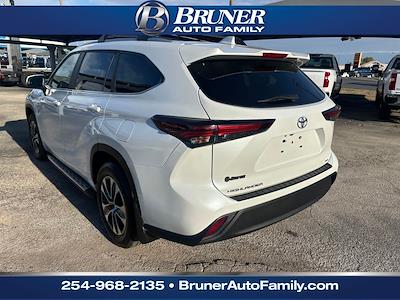 Used 2025 Toyota Highlander XLE for sale #240738A - photo 2