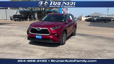 Used 2023 Toyota Highlander XLE SUV for sale #242184A - photo 1