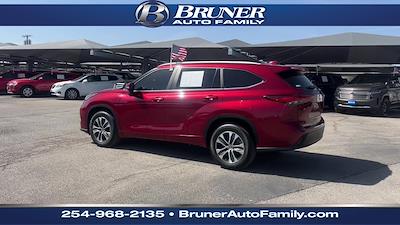 Used 2023 Toyota Highlander XLE SUV for sale #242184A - photo 2