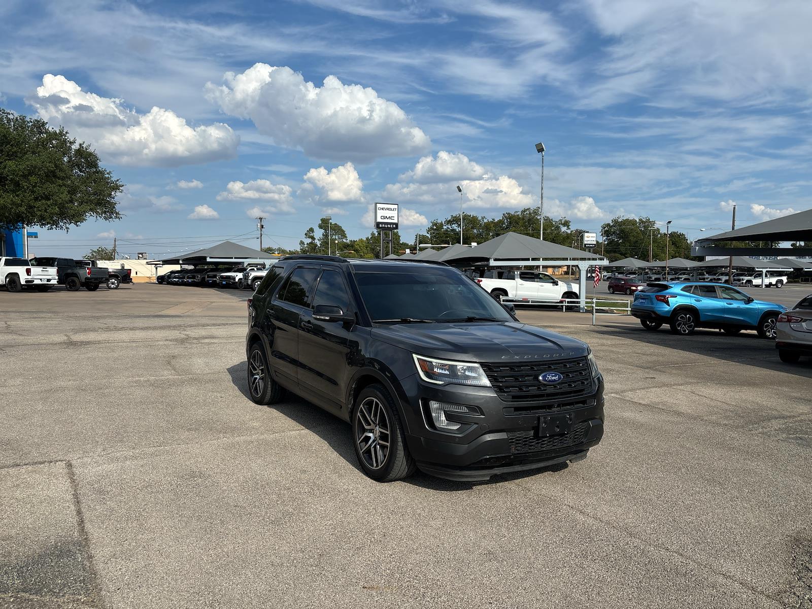 Used 2017 Ford Explorer - photo 2