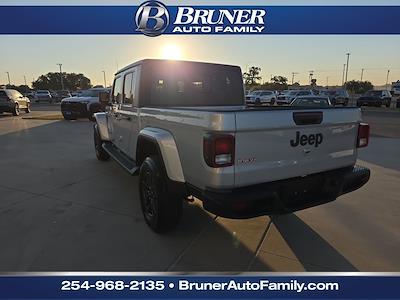 Used 2024 Jeep Gladiator - photo 1