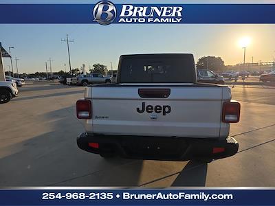 Used 2024 Jeep Gladiator - photo 1