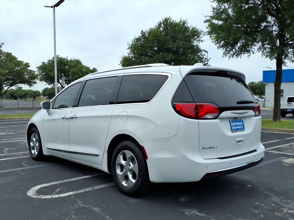 Used 2017 Chrysler Pacifica - photo 2