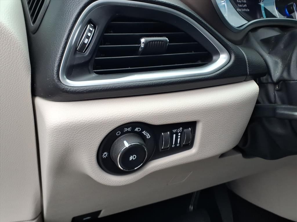 Used 2017 Chrysler Pacifica - photo 13