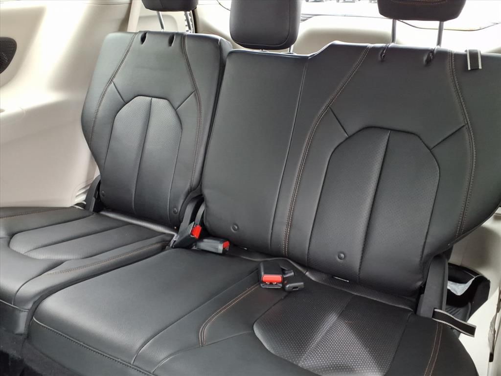 Used 2017 Chrysler Pacifica - photo 17