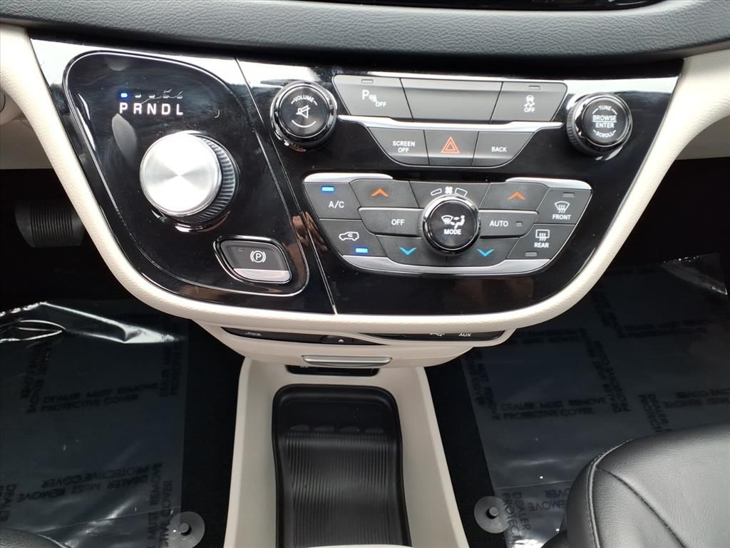 Used 2017 Chrysler Pacifica - photo 22