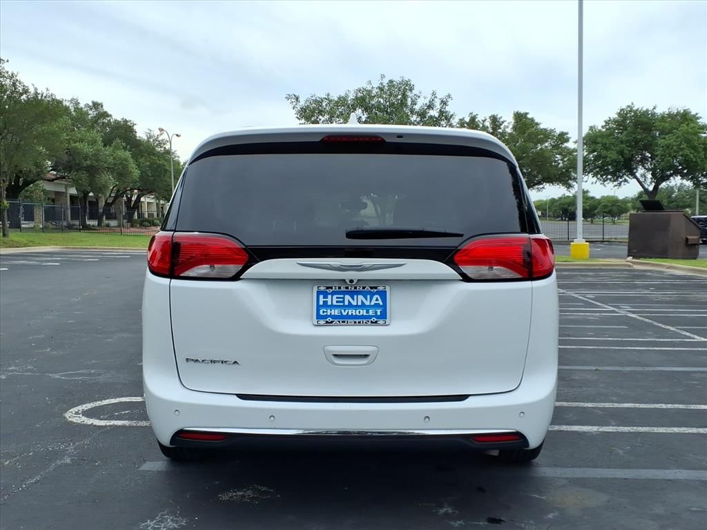 Used 2017 Chrysler Pacifica - photo 1