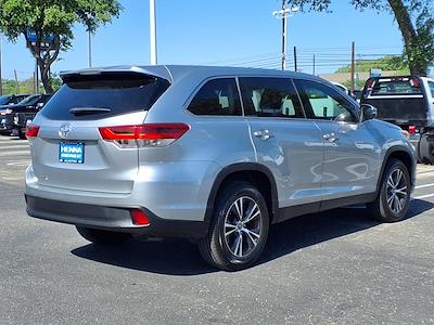 Used 2019 Toyota Highlander LE SUV for sale #KS042562 - photo 2