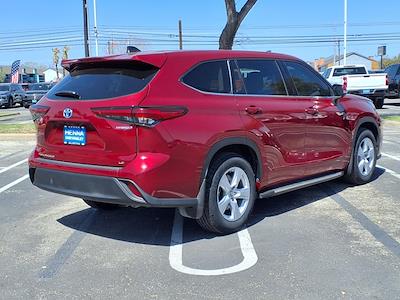 Used 2022 Toyota Highlander LE SUV for sale #NS516973 - photo 2