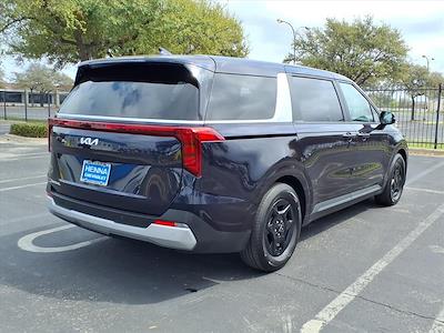 Used 2025 Kia Carnival - photo 1