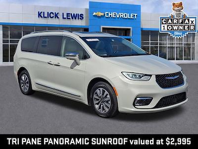 Used 2021 Chrysler Pacifica - photo 1