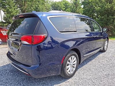 Used 2018 Chrysler Pacifica Touring L Minivan for sale #8563531 - photo 2