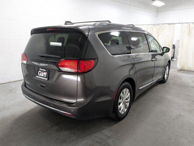 Used 2018 Chrysler Pacifica - photo 2