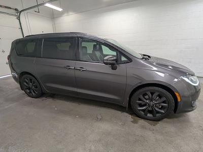 Used 2019 Chrysler Pacifica - photo 1