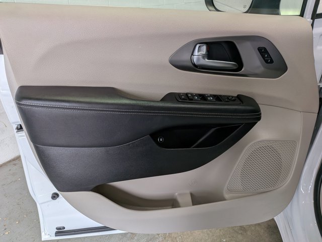 Used 2023 Chrysler Pacifica - photo 11