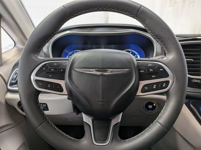 Used 2023 Chrysler Pacifica - photo 14