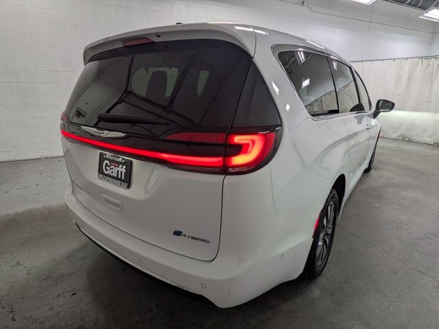 Used 2023 Chrysler Pacifica - photo 2