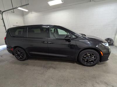 2023 Chrysler Pacifica FWD Minivan for sale #PR559129T - photo 2
