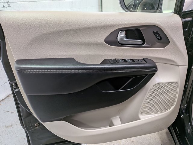 Used 2023 Chrysler Pacifica - photo 12