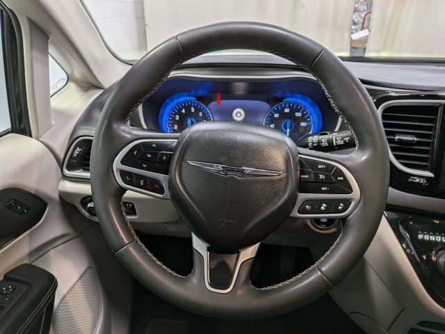 Used 2023 Chrysler Pacifica - photo 16