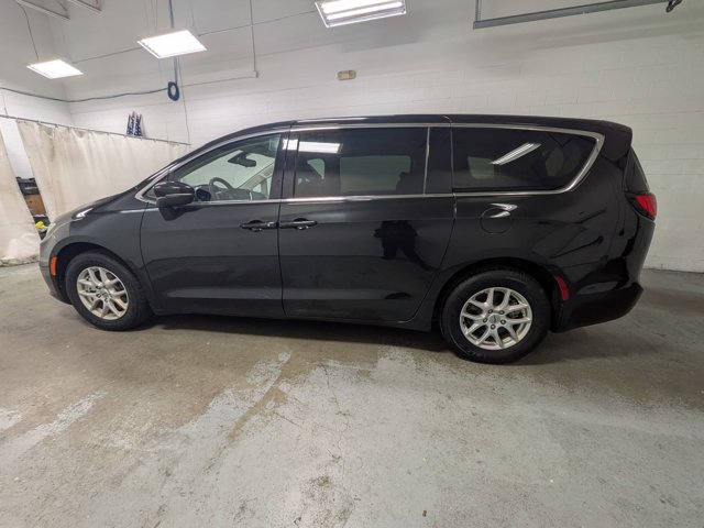 Used 2023 Chrysler Pacifica - photo 7