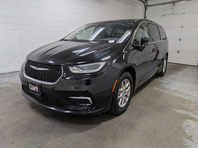 Used 2023 Chrysler Pacifica - photo 8
