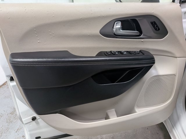 Used 2023 Chrysler Pacifica - photo 12