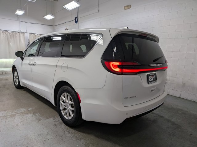 Used 2023 Chrysler Pacifica - photo 6