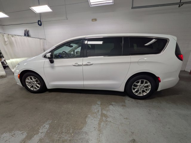 Used 2023 Chrysler Pacifica - photo 7