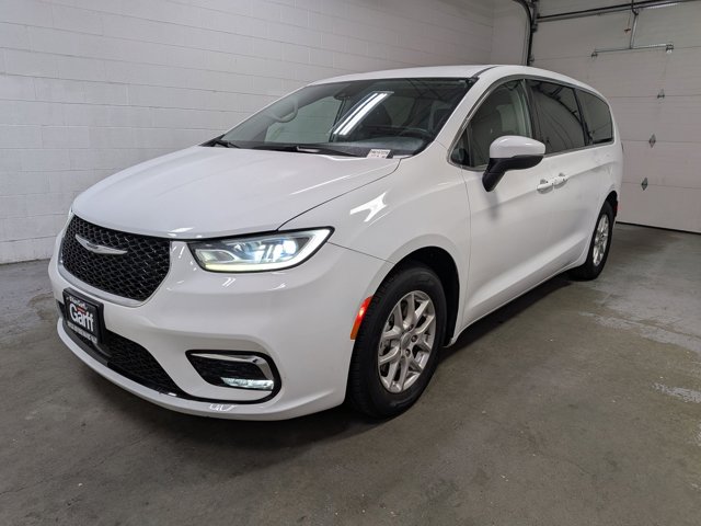 Used 2023 Chrysler Pacifica - photo 8