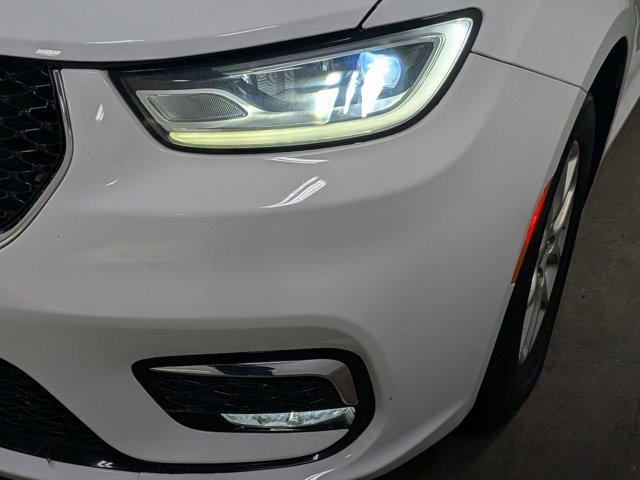 Used 2023 Chrysler Pacifica - photo 10